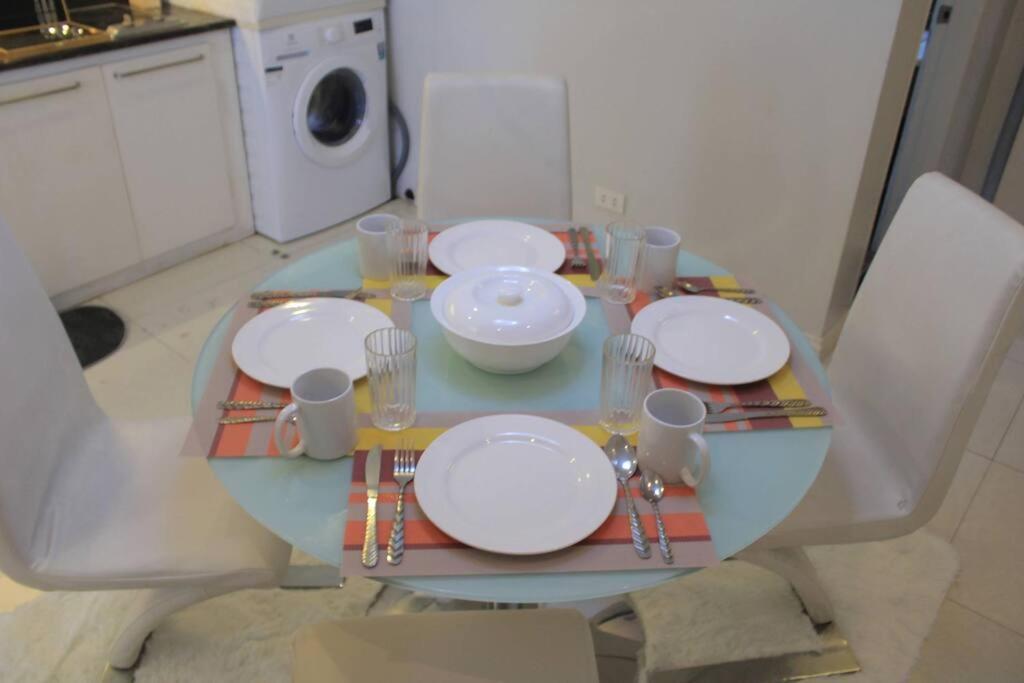 Apartment A2j Bgc Luxury 1br Near Burgos Circle & Mall Manila