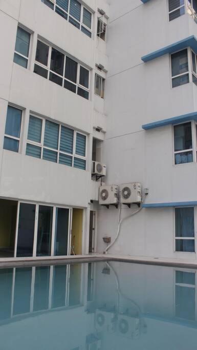 A2j Bgc Luxury 1br Near Burgos Circle & Mall