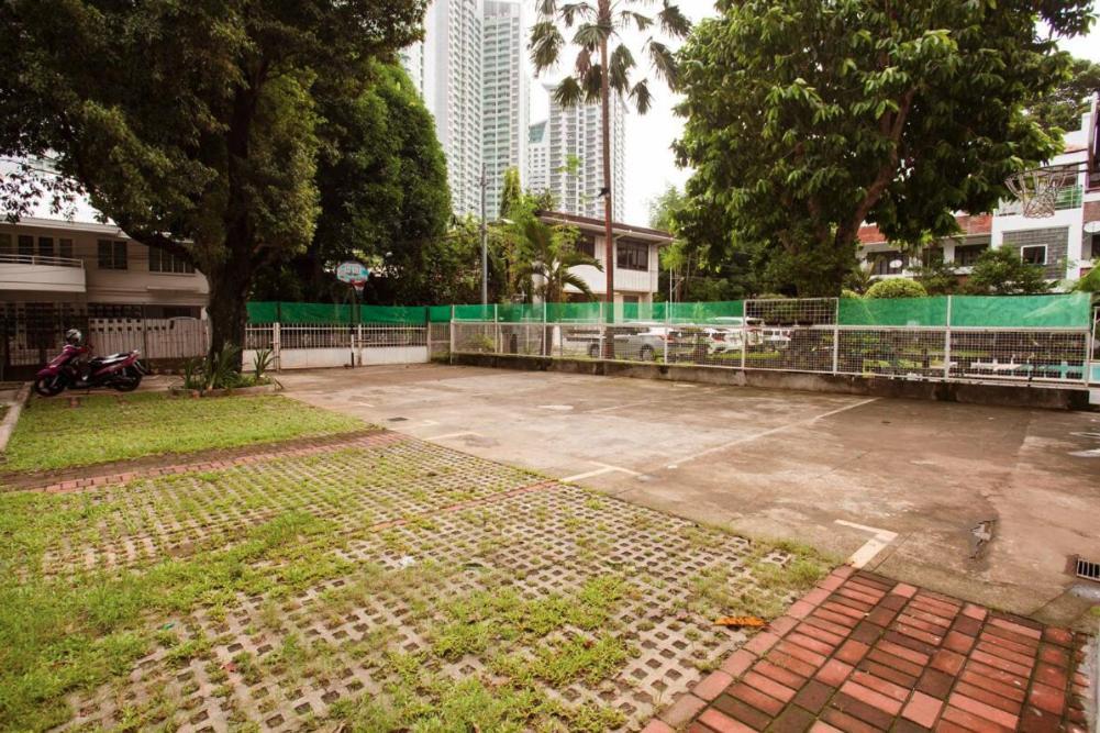 Casa Heradurra Uno/dos Manila