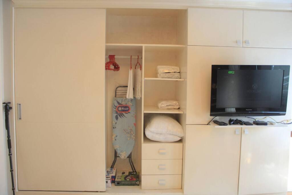 Apartment A2j Bgc Luxury 1br Near Burgos Circle & Mall Manila