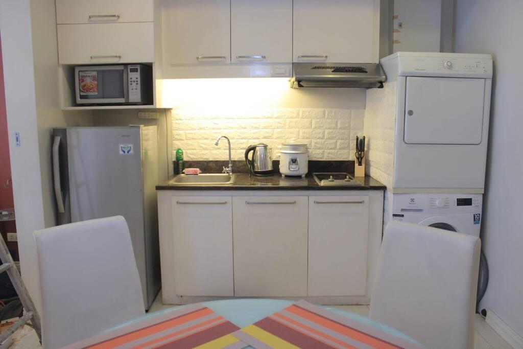 A2j Bgc Luxury 1br Near Burgos Circle & Mall Manila
