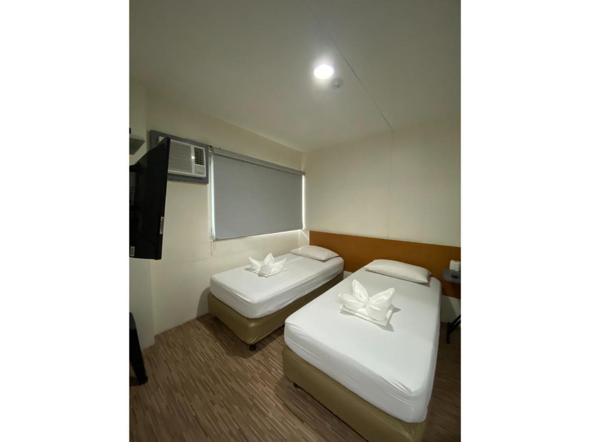 Oyo 878 Dg Budget Naia 2*