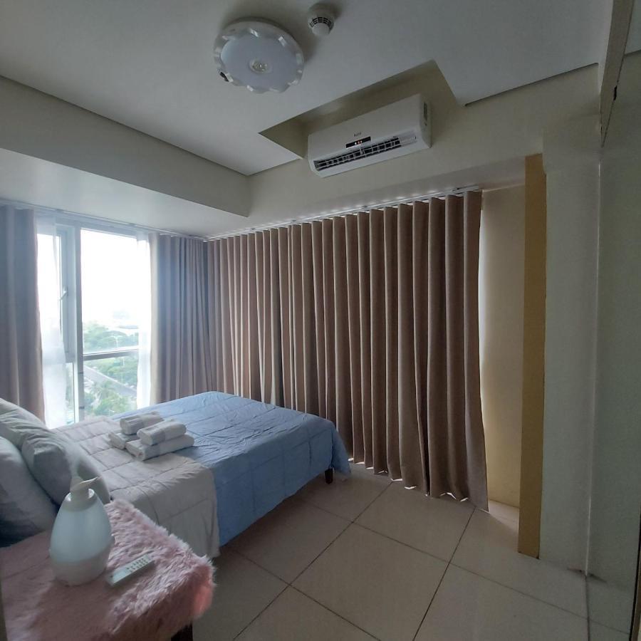 De Luxe, Standard And -the Breeze Residences-close To Airport,mall Of Asia, Us Embassy Apartment *