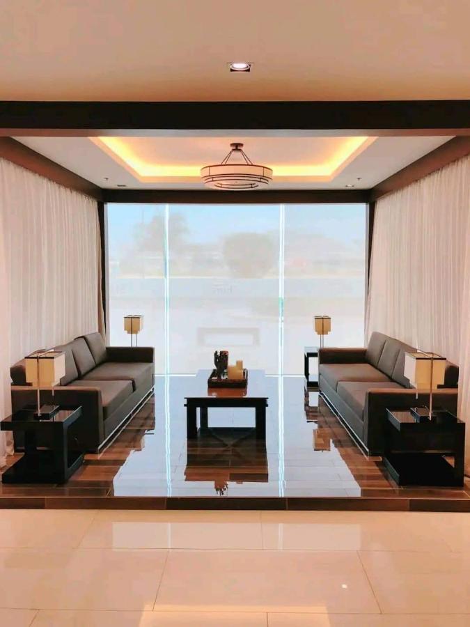 Sabina's One Bedroom At Shore Tower C Apartment *