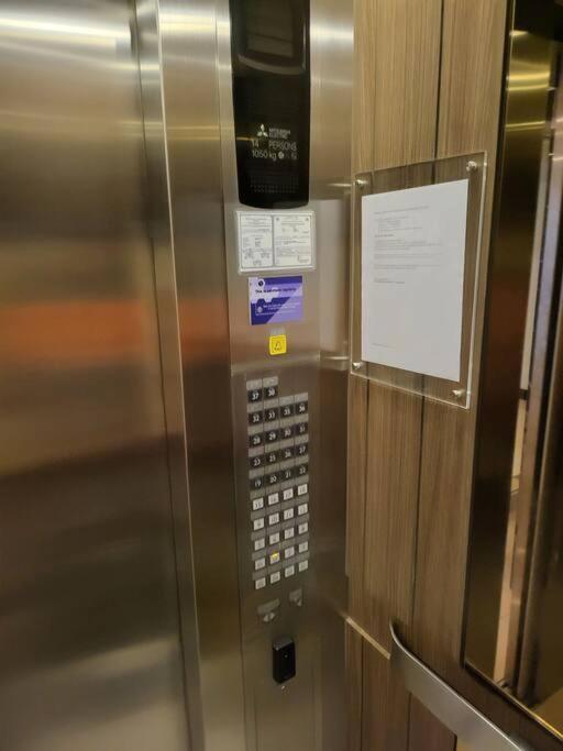 Luxury @ Bgc Sleeps 6 Comfortably Fast Wifi Pool! Apartment *