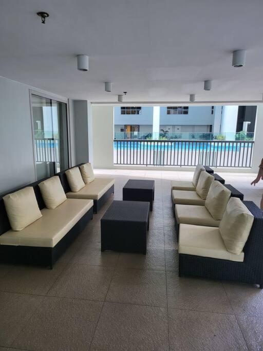Luxury @ Bgc Sleeps 6 Comfortably Fast Wifi Pool! Apartment Manila