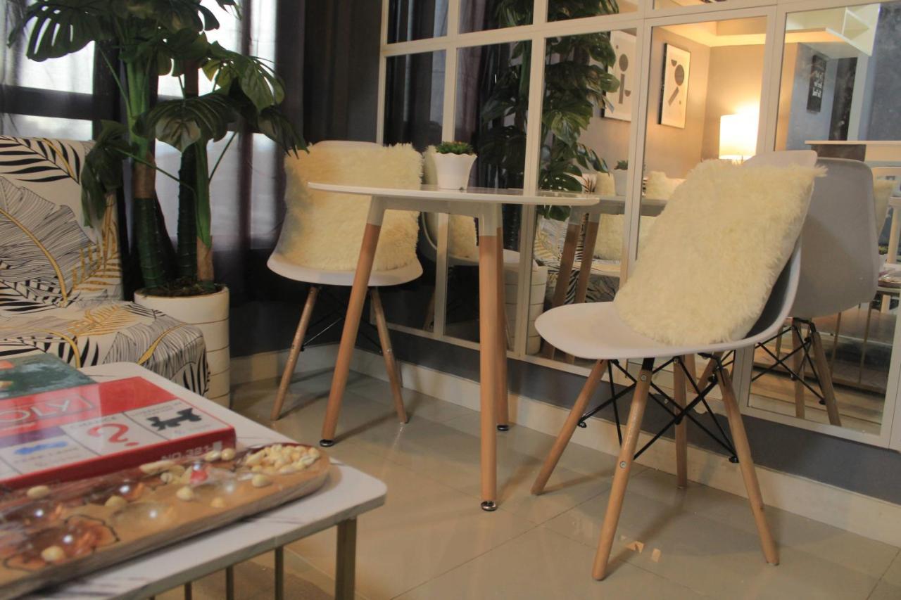 A2j Bgc Luxury 2br Loft Near Burgos Circle, Malls Apartment Manila