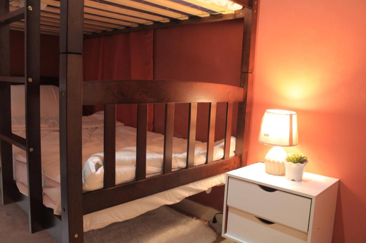 A2j Bgc Luxury 2br Loft Near Burgos Circle, Malls Apartment Manila