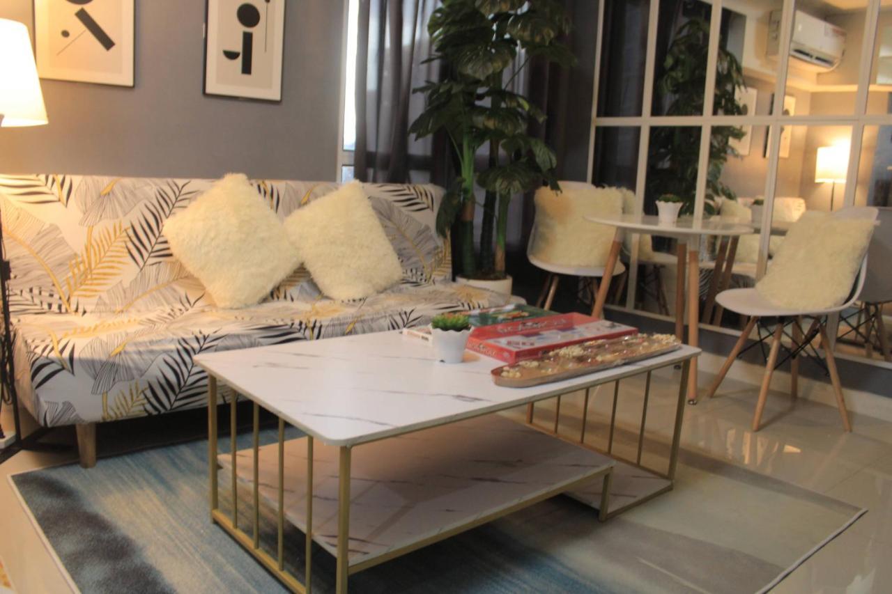 Apartment A2j Bgc Luxury 2br Loft Near Burgos Circle, Malls *