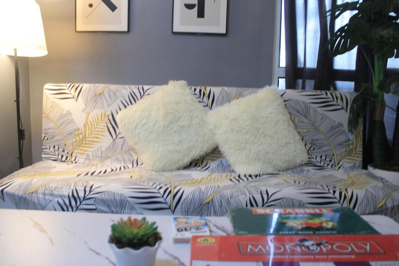 A2j Bgc Luxury 2br Loft Near Burgos Circle, Malls Apartment *