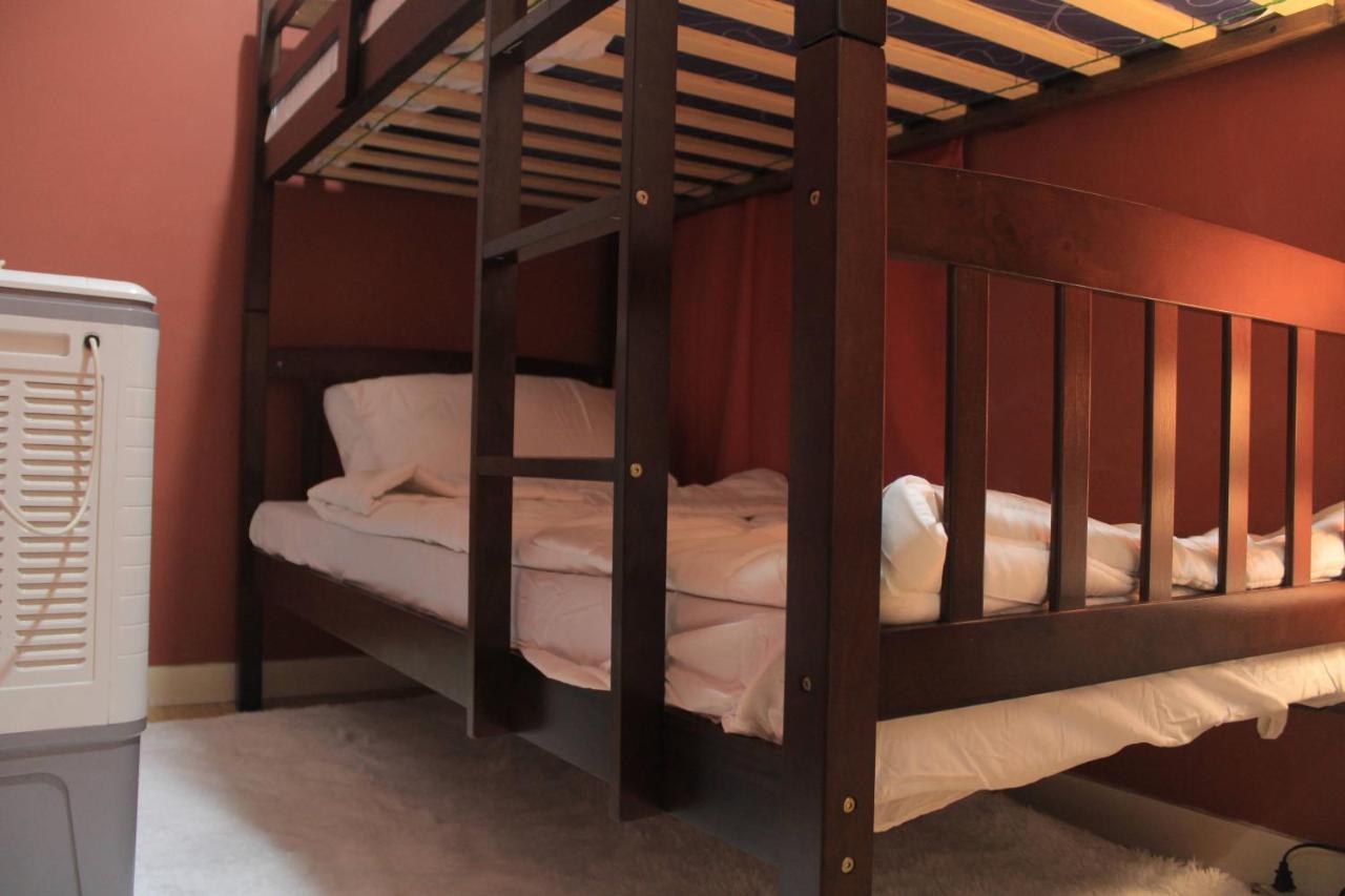 A2j Bgc Luxury 2br Loft Near Burgos Circle, Malls Apartment