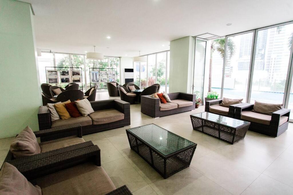 Aspire Tower At Nuvo City With Free 1 Parking Slot Apartment