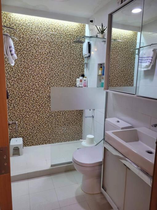 Aspire Tower At Nuvo City With Free 1 Parking Slot Apartment *