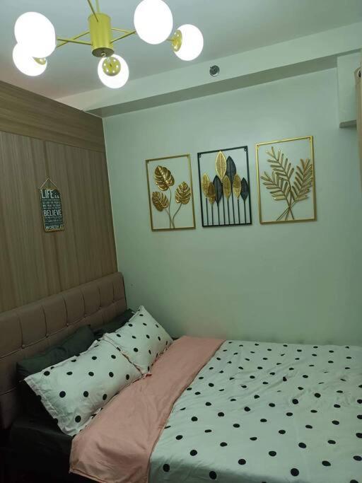 Moa Shore 2 1br With Balcony Wifi Netflix Pool 4pax Manila
