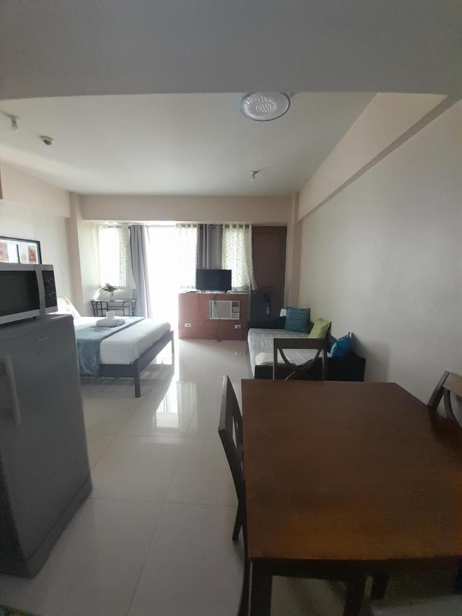 One Palm Tree Villas-kenzie Place Terminal 3 Airport Apartment *