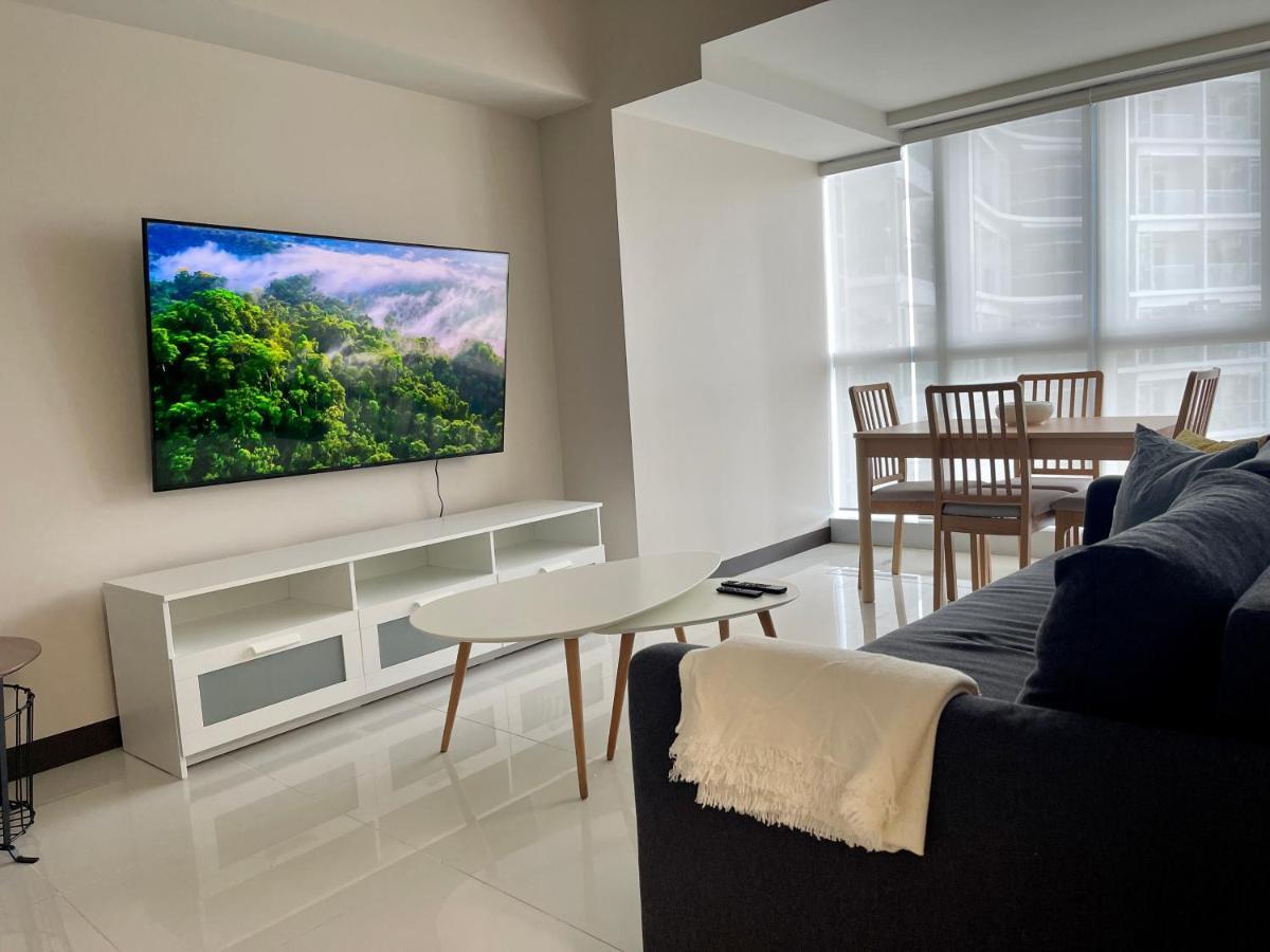 Apartamento Bright 2-bedroom With Pool In Bgc Uptown Manila