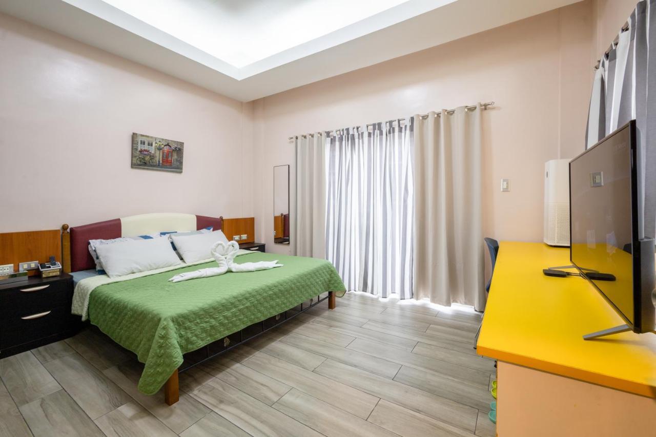 Casa Heradurra Uno/dos Holiday home Manila