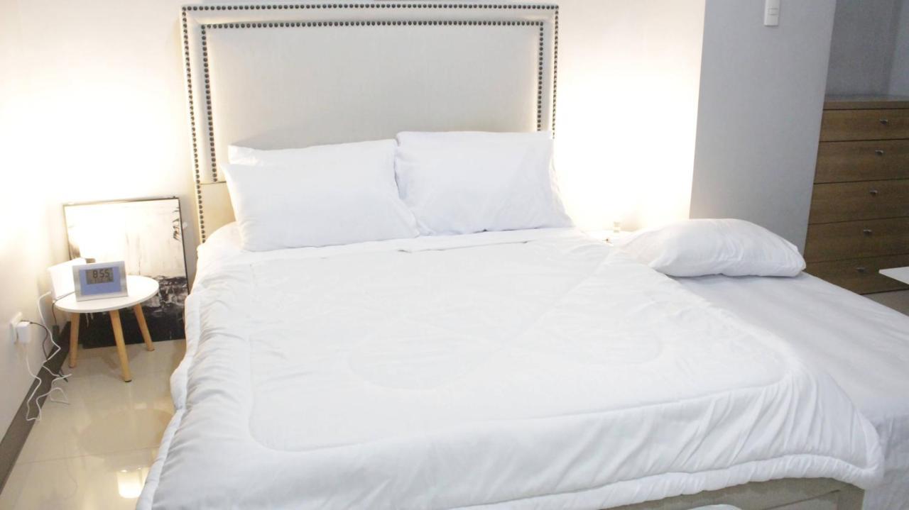 A2j Executive Studio Near Ali Mall, Sm Cubao Apartment