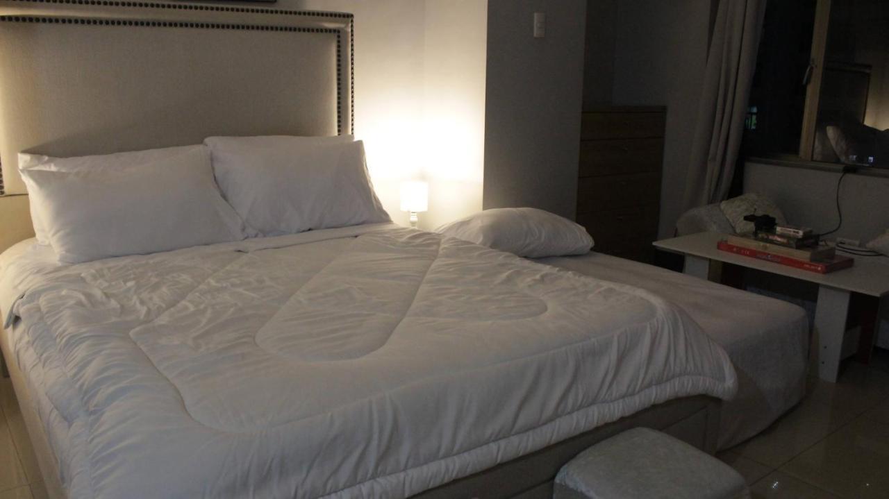A2j Executive Studio Near Ali Mall, Sm Cubao Apartment