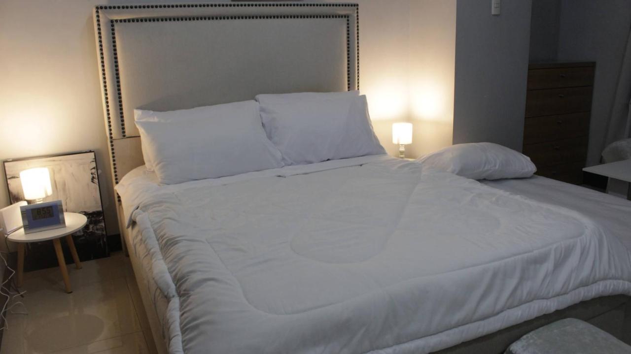 A2j Executive Studio Near Ali Mall, Sm Cubao * Manila