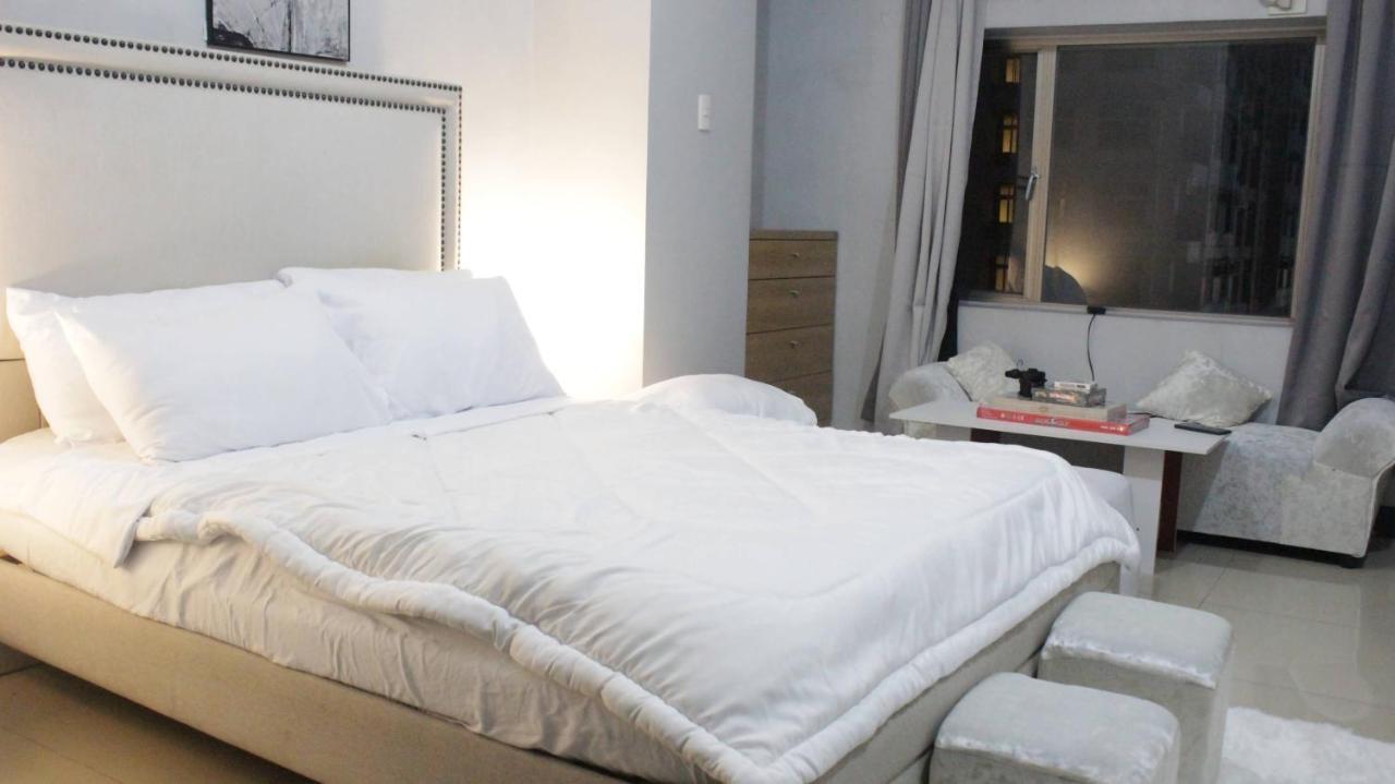 A2j Executive Studio Near Ali Mall, Sm Cubao * Manila