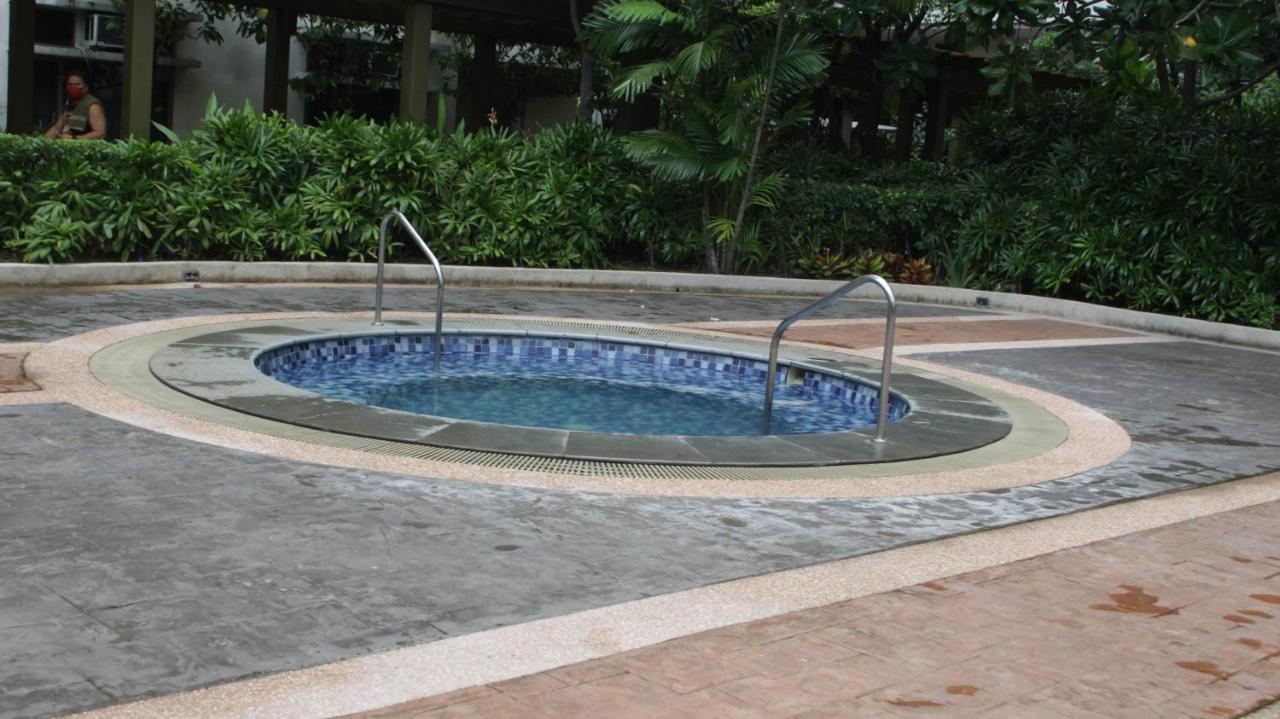 A2j Executive Studio Near Ali Mall, Sm Cubao Apartment