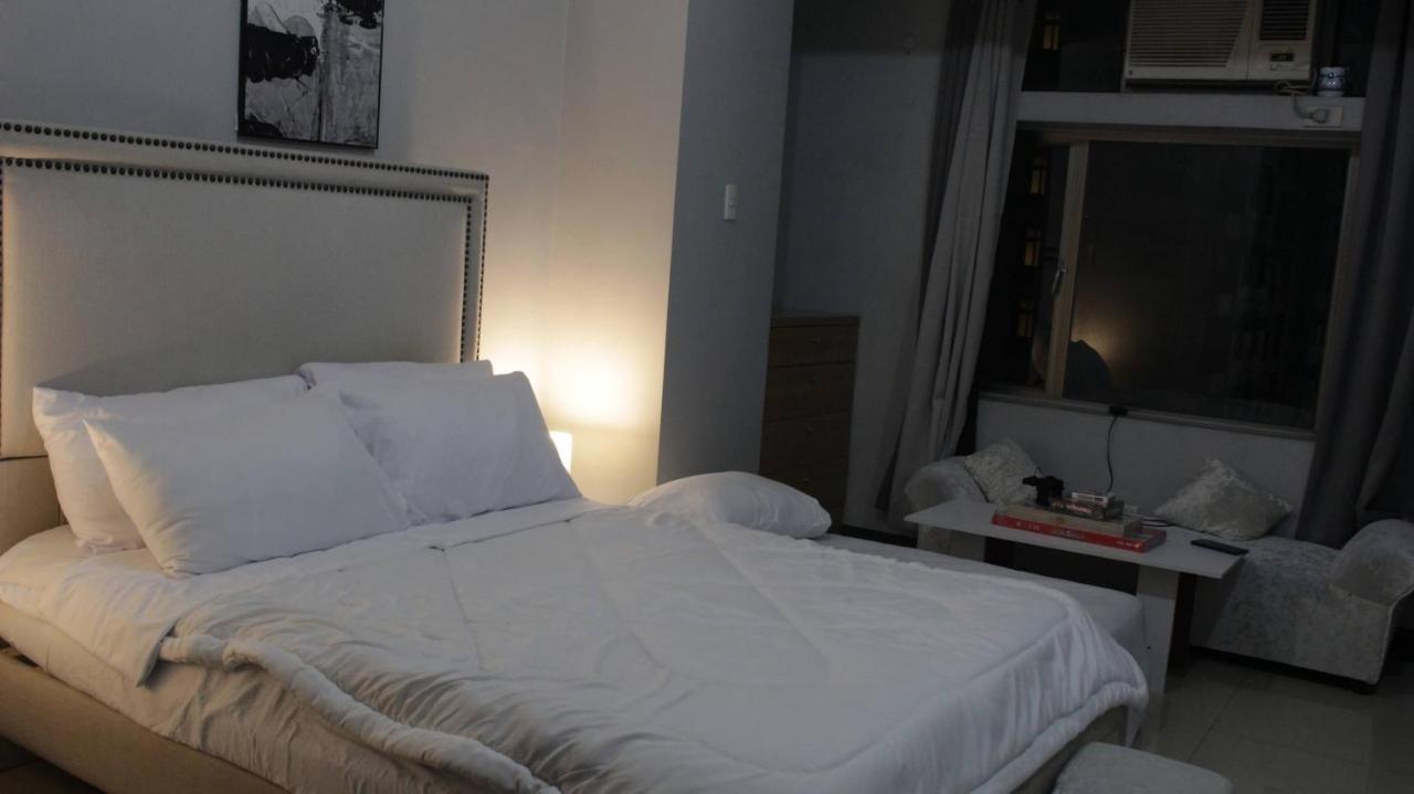 A2j Executive Studio Near Ali Mall, Sm Cubao Apartment *