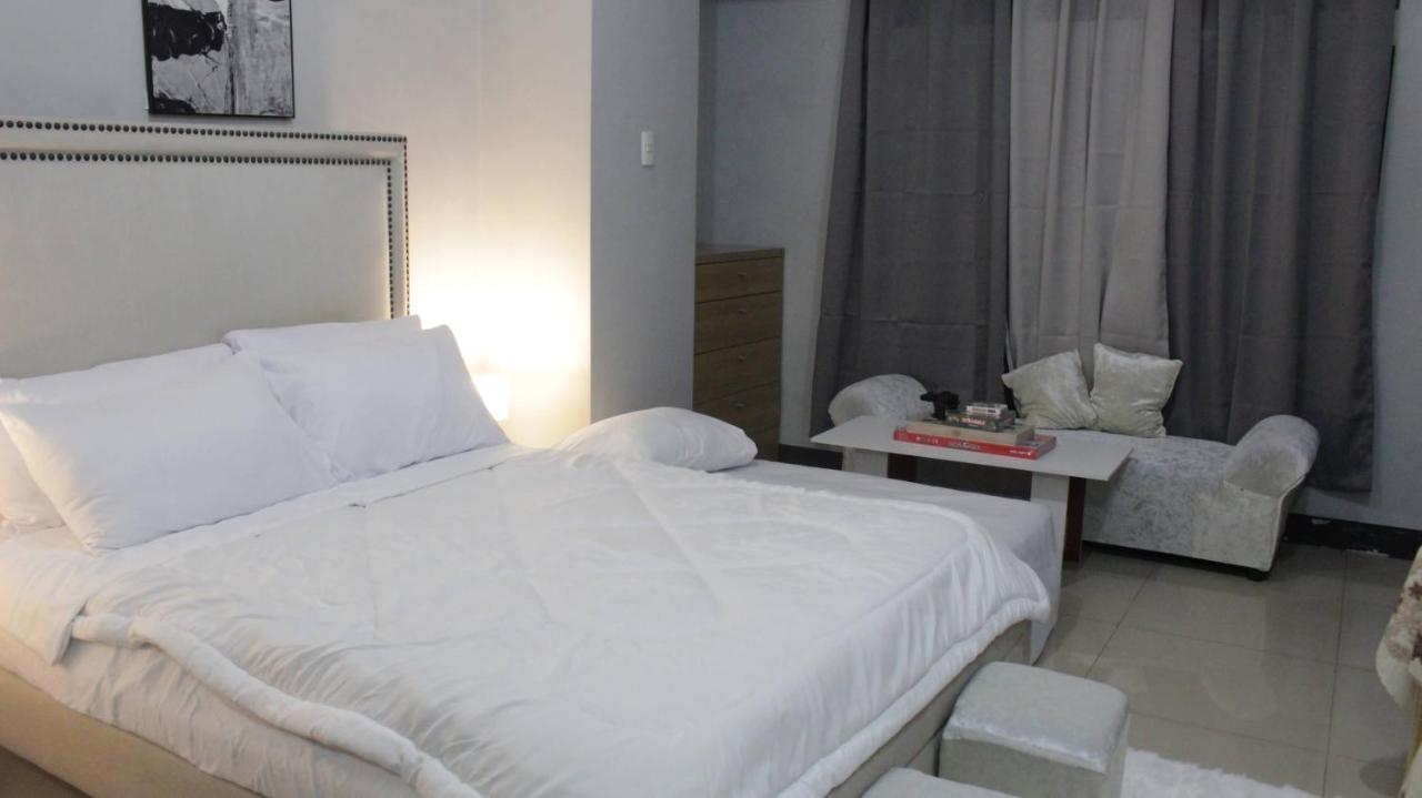 A2j Executive Studio Near Ali Mall, Sm Cubao Apartment Manila