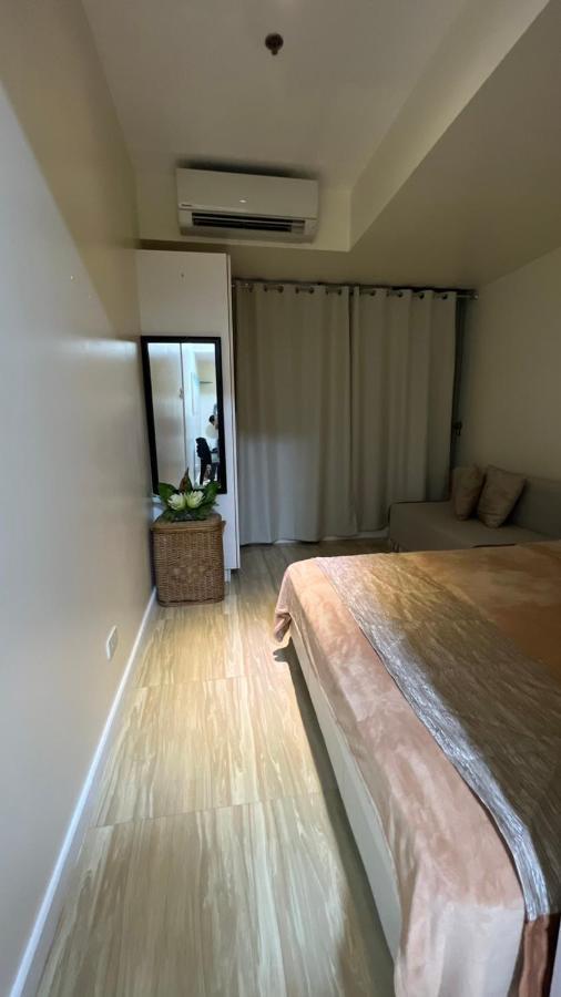 Azure Peaceful And Beachy Staycation Apartment