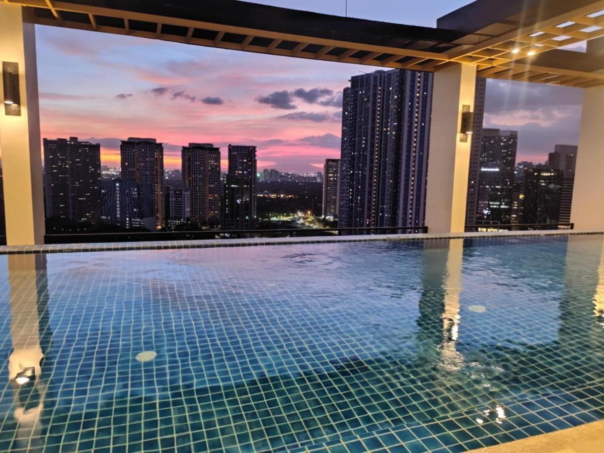 Hotel Capital O 804 The Residences At Bonifacio Civic Center Manila