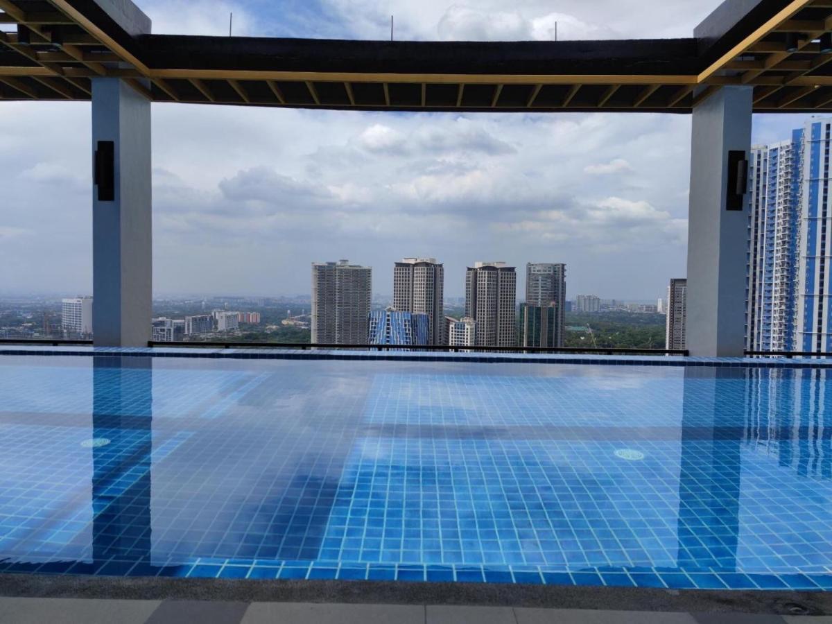 Hotel Capital O 804 The Residences At Bonifacio Civic Center 3*