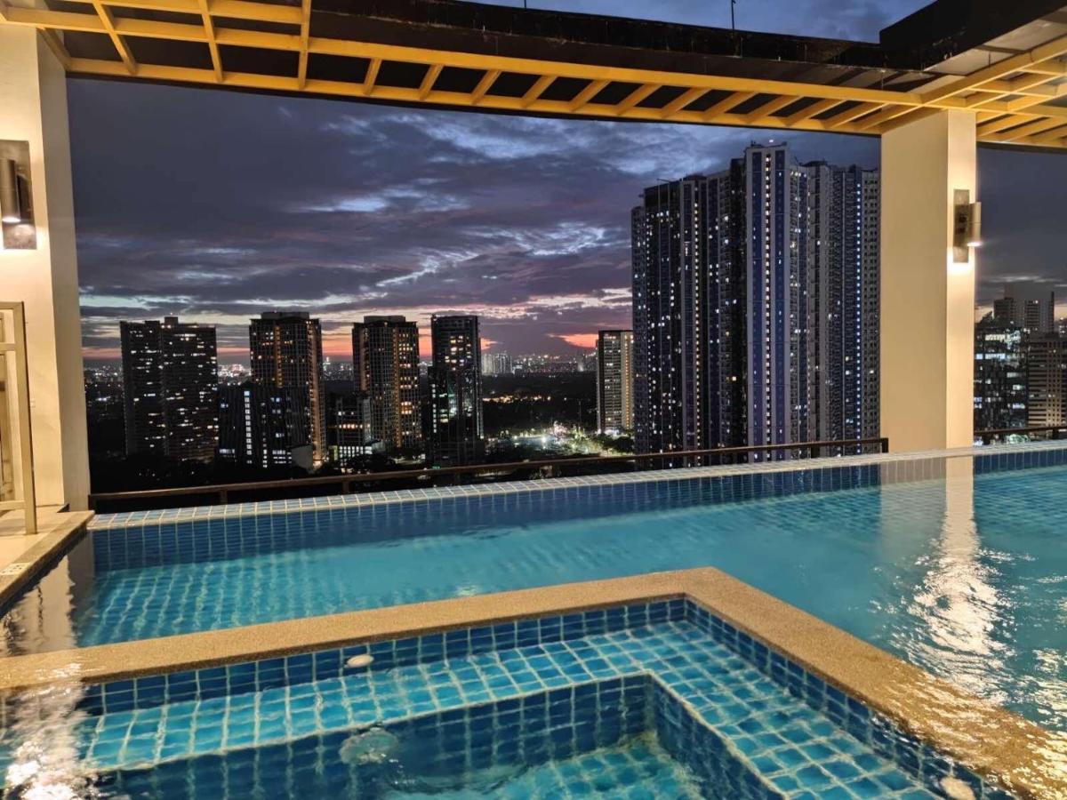 Hotel Capital O 804 The Residences At Bonifacio Civic Center
