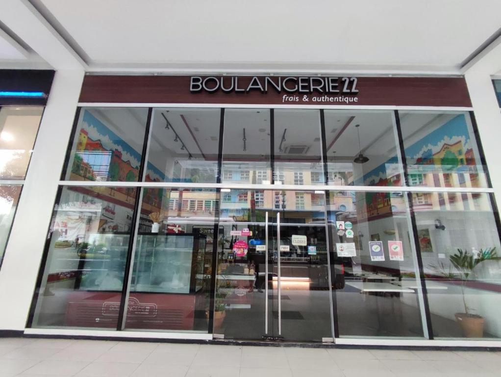Two Palmtree Newport Boulevard Near Naia 3 Pasay
