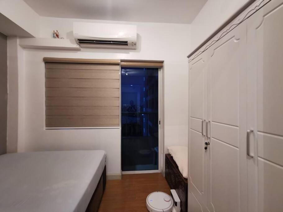 Lot's Pad Nr Bgc Apartment Manila