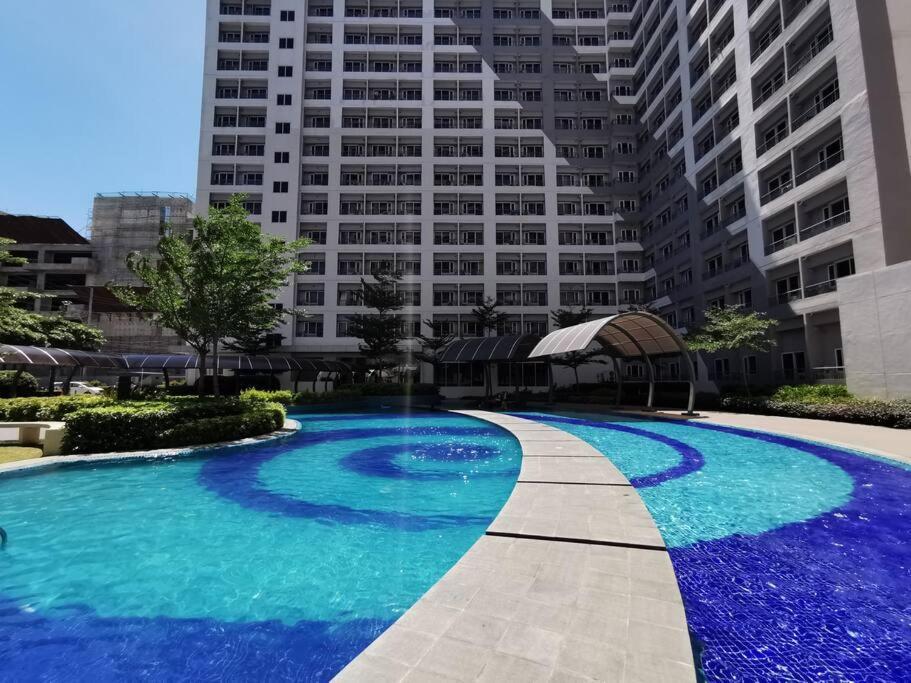 Lot's Pad Nr Bgc * Manila
