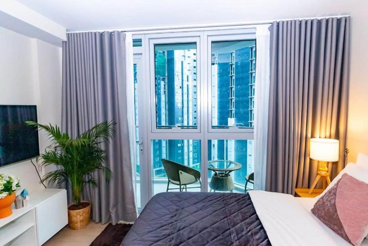 Apartment At Uptown Parksuites Ii Uptown Bgc