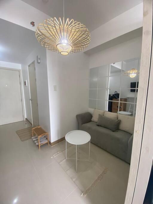 Apartamento 1br Unit In South Pinas With Wifi & Netflix Manila