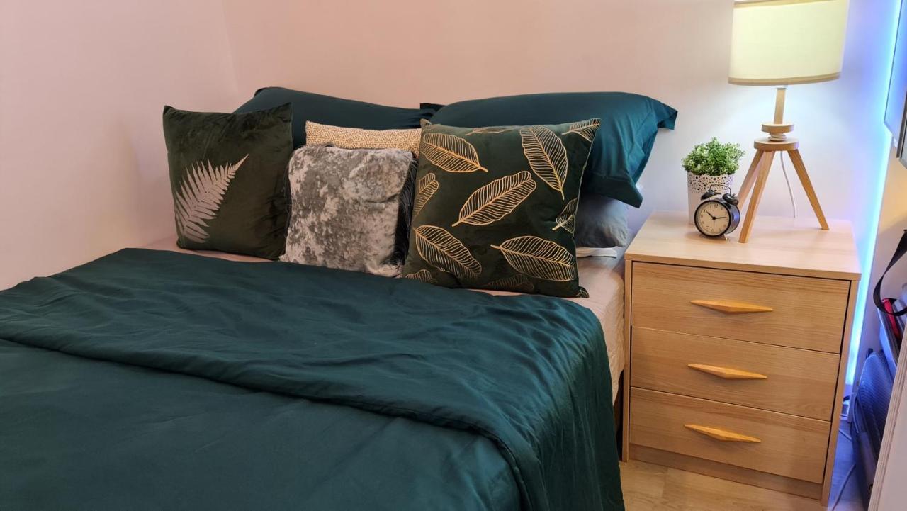 Spring Residences 1 Bedroom Deluxe Near Airport Manila