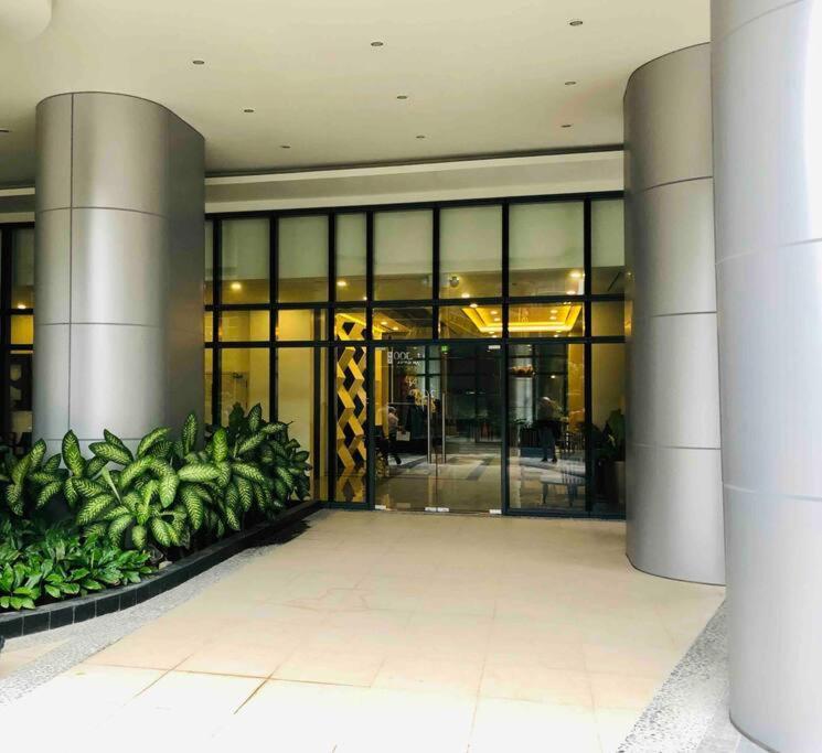 View, 1br Condo, One Eastwood Avenue Tower 2, Eastwood City, Quezon City, Manila, Philippines -requires Proof Of Id & Vax Card- Apartment *