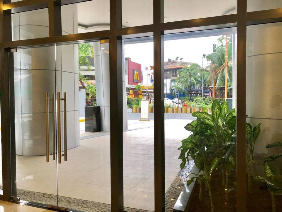 View, 1br Condo, One Eastwood Avenue Tower 2, Eastwood City, Quezon City, Manila, Philippines -requires Proof Of Id & Vax Card- * Manila