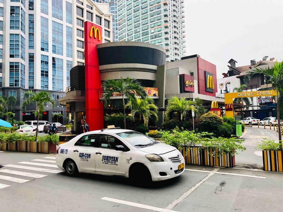 Apartment View, 1br Condo, One Eastwood Avenue Tower 2, Eastwood City, Quezon City, Manila, Philippines -requires Proof Of Id & Vax Card-