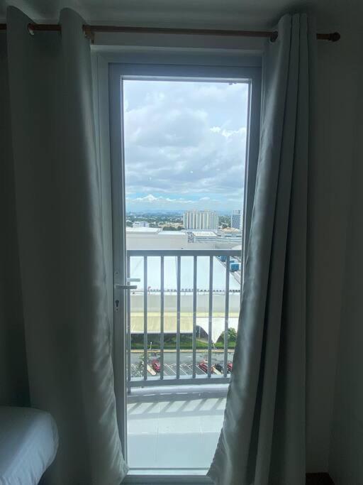 Apartamento 1br Unit In South Pinas With Wifi & Netflix Manila