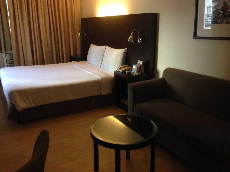 Pearl Lane Hotel 2*