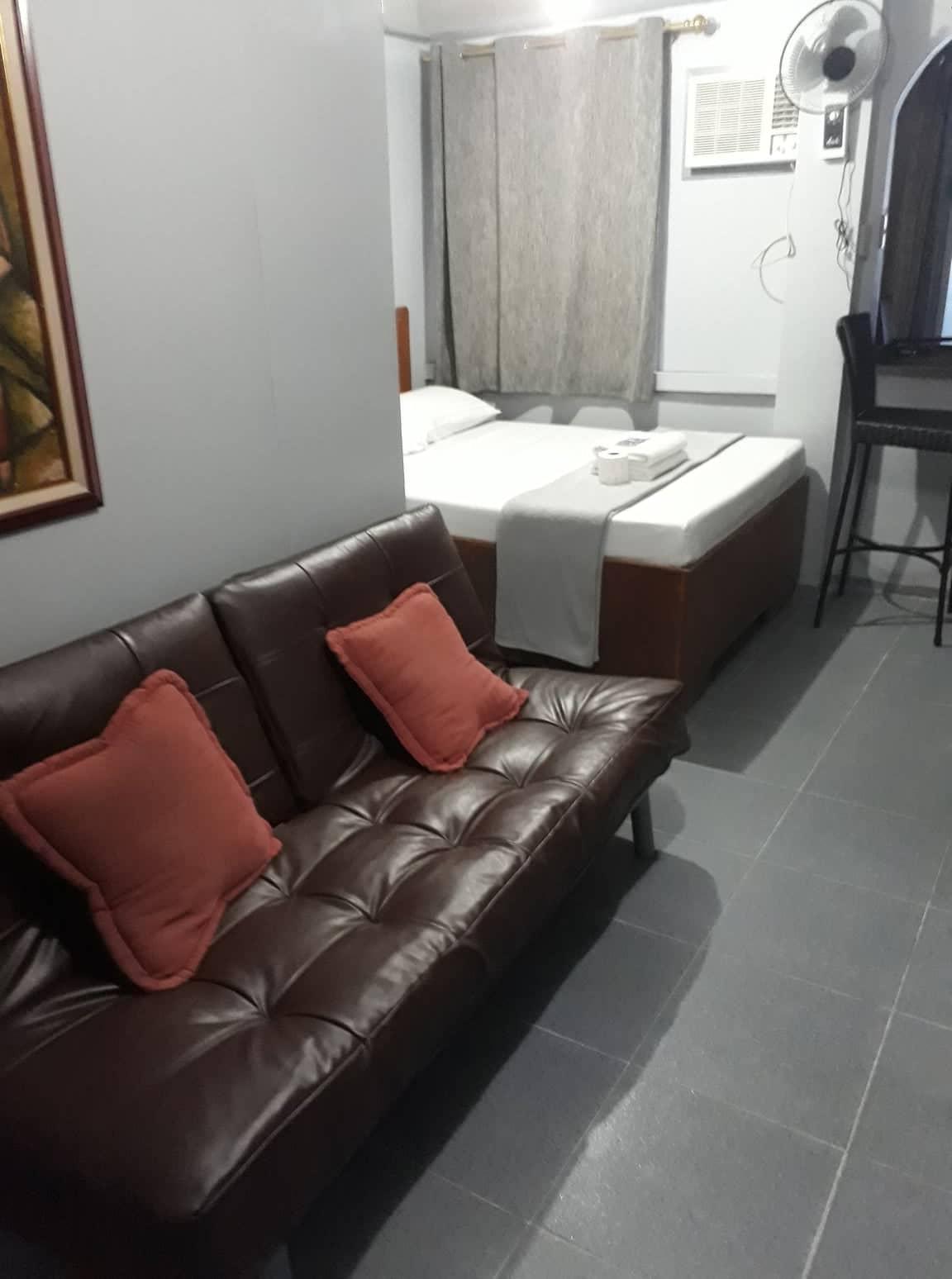 Oyo 722 Slouch Hotel 2*