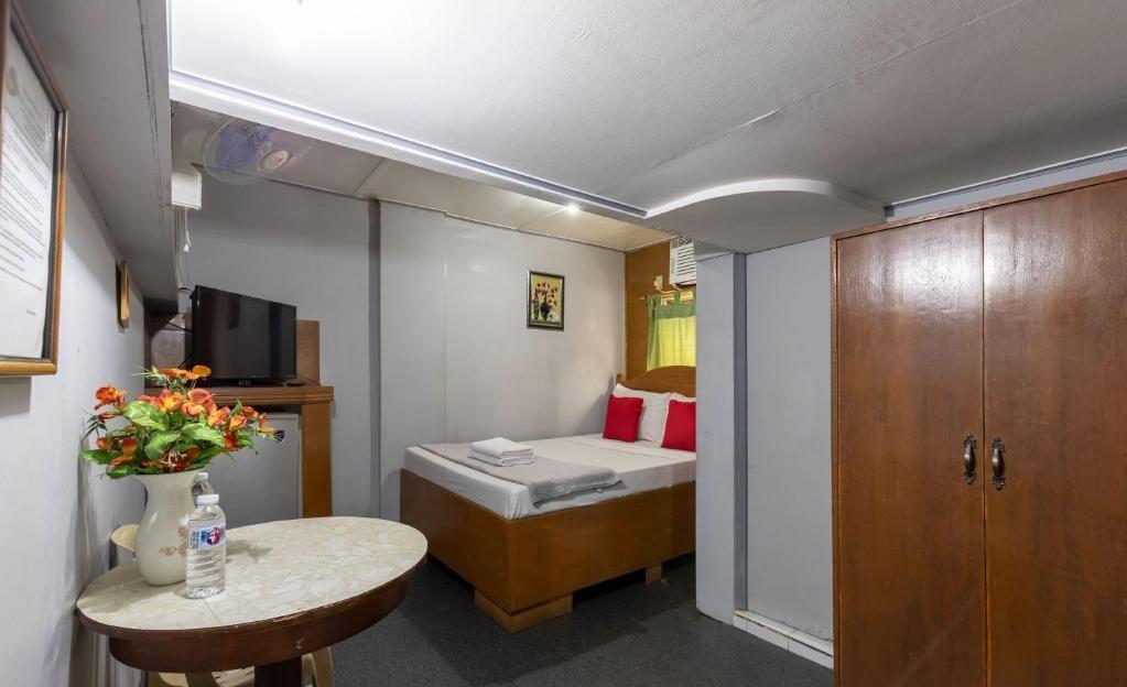 Oyo 722 Slouch Hotel 2*