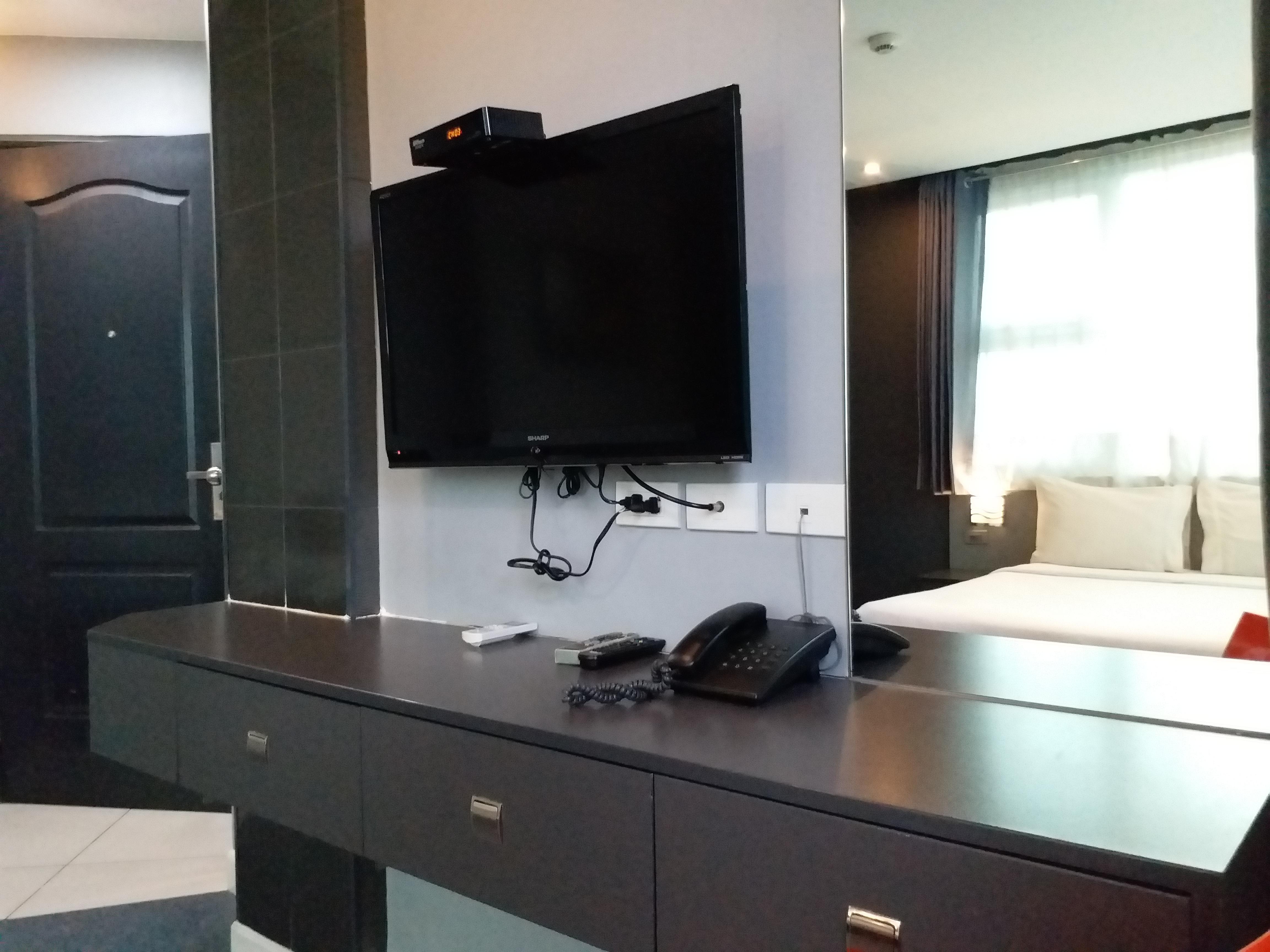 Li Nakpil 3*