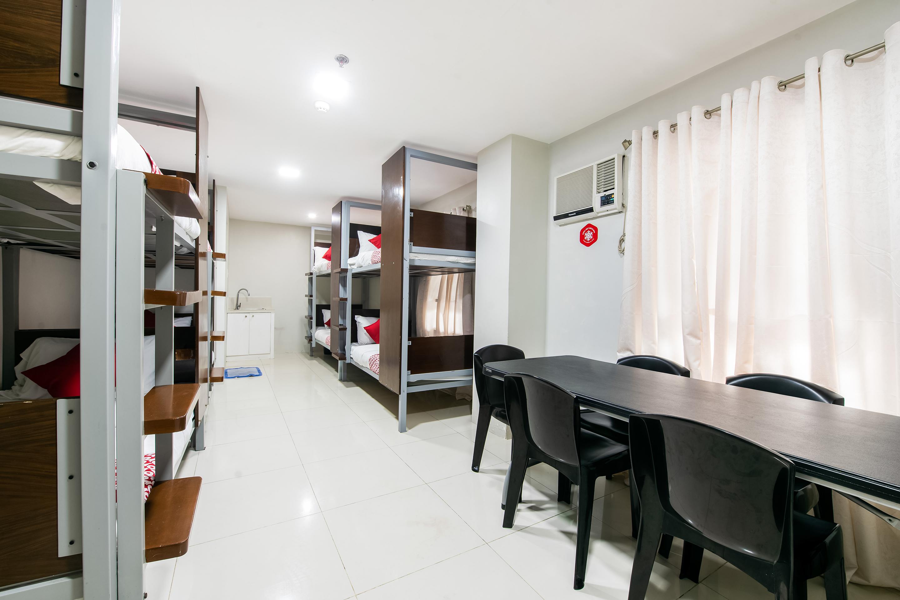 Hotel Oyo 152 Sangco Condotel