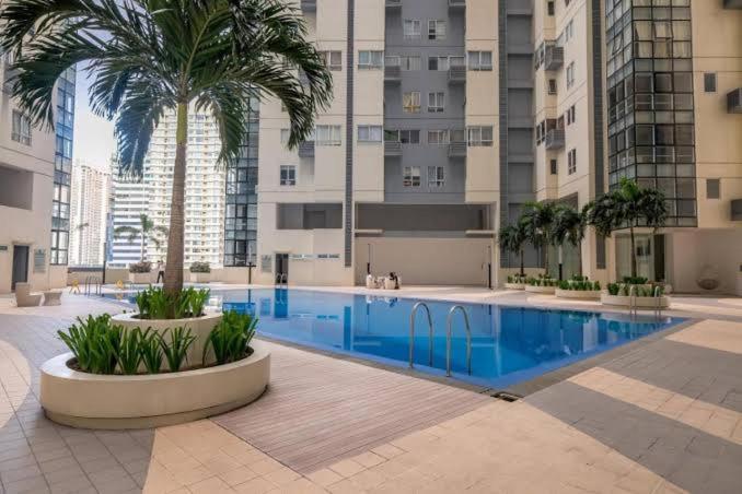 Luxx Suites Bgc Apartment *