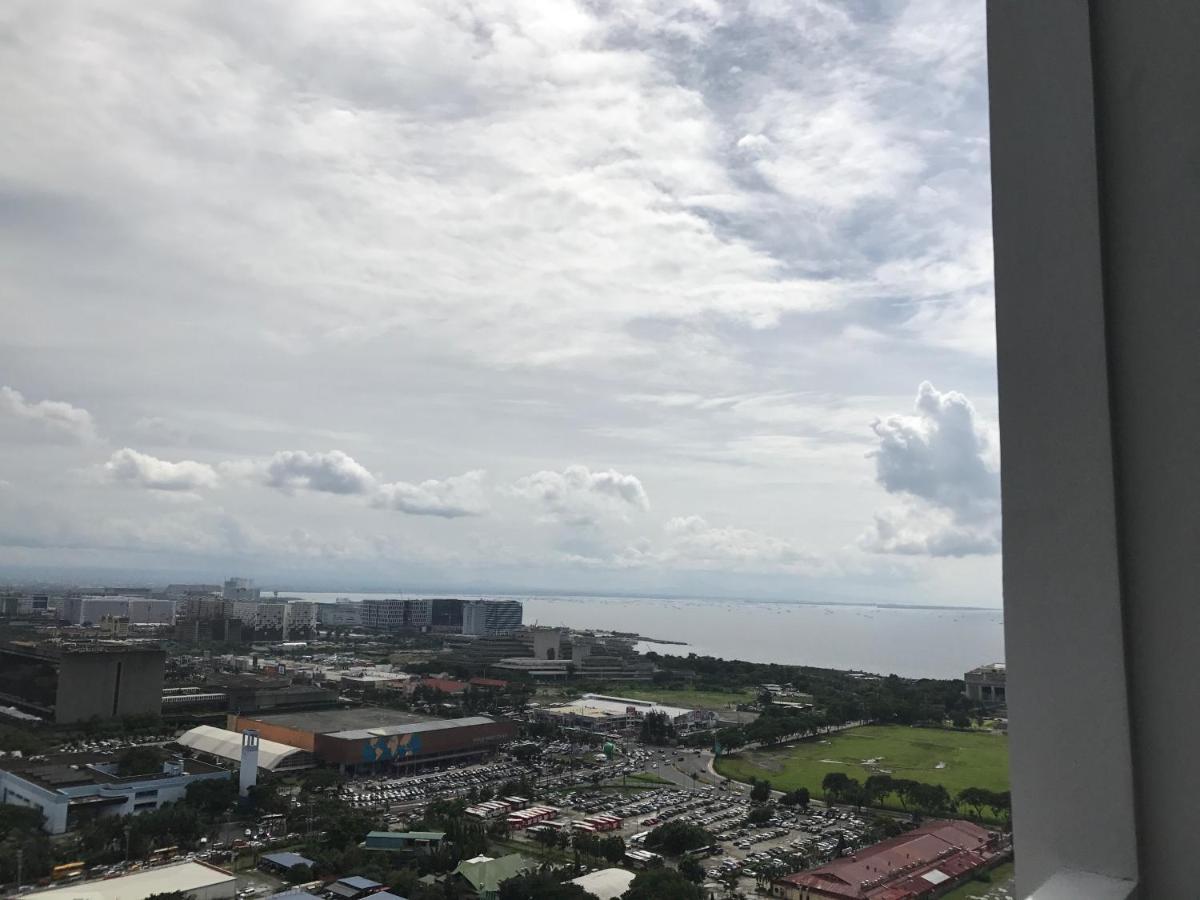 De Luxe, Standard And -the Breeze Residences-close To Airport,mall Of Asia, Us Embassy Manila