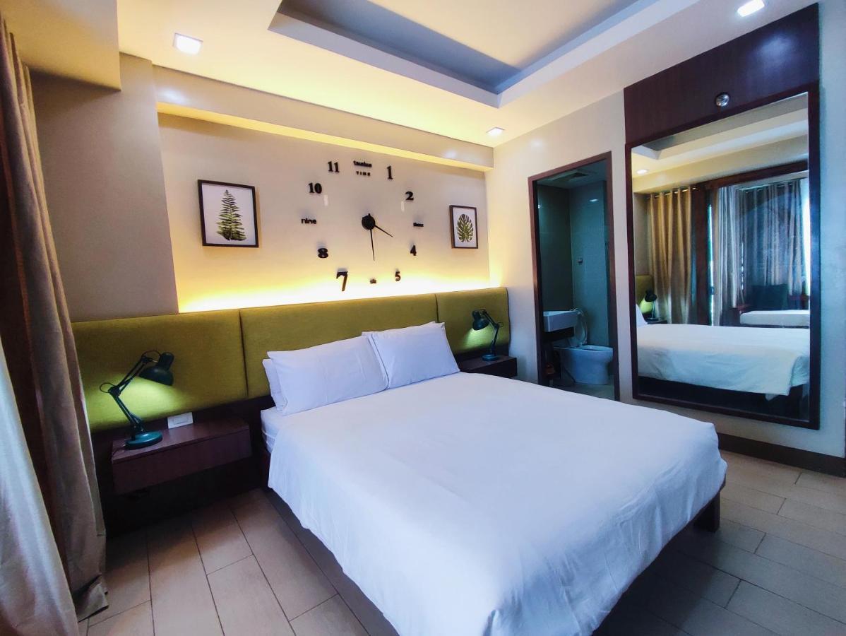 Two Palmtree Newport Boulevard Near Naia 3 Pasay Apartment